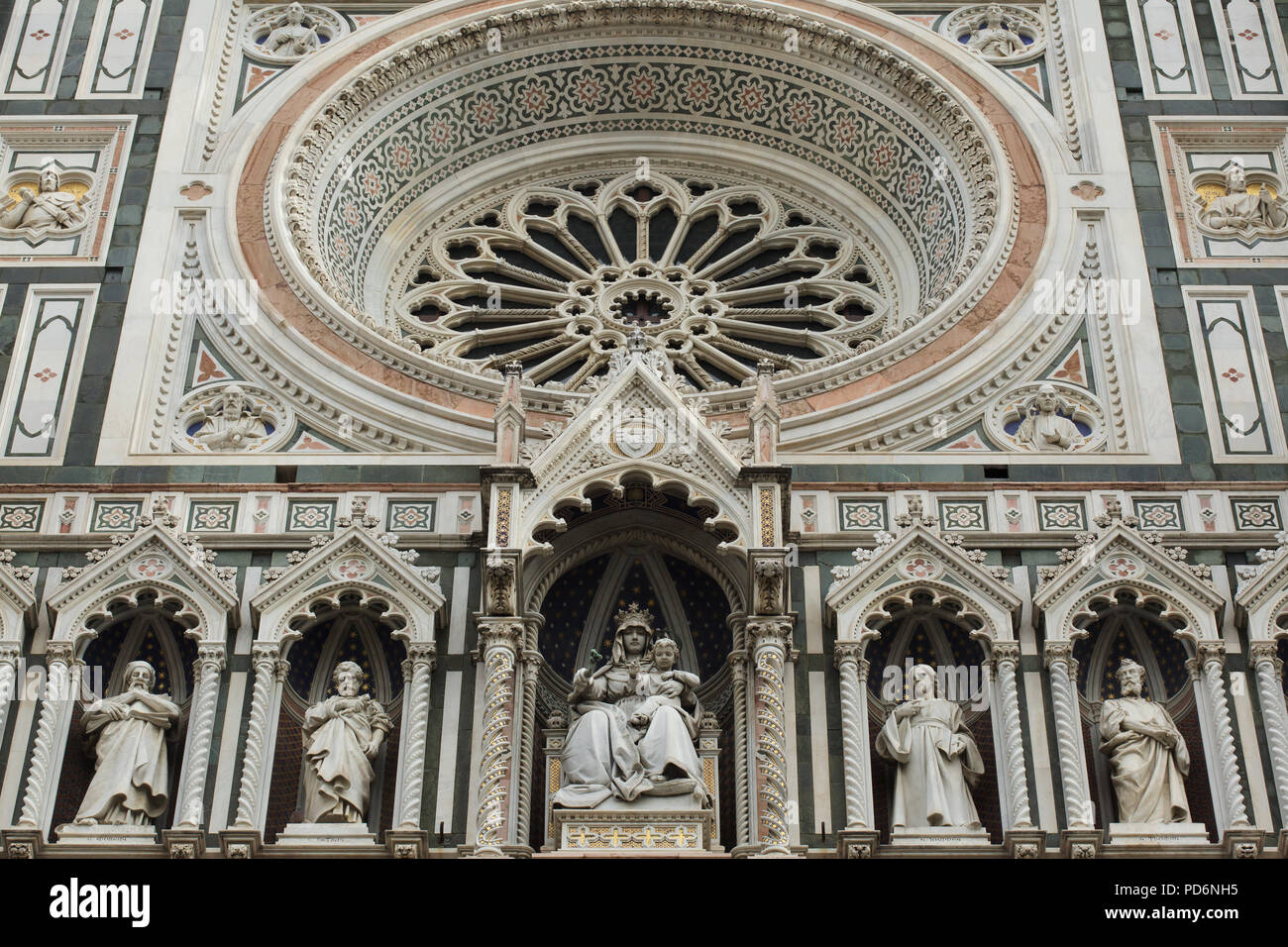 Rose window on the main facade of the Florence Cathedral (Duomo di Firenze) in Florence, Tuscany, Italy. Stock Photo