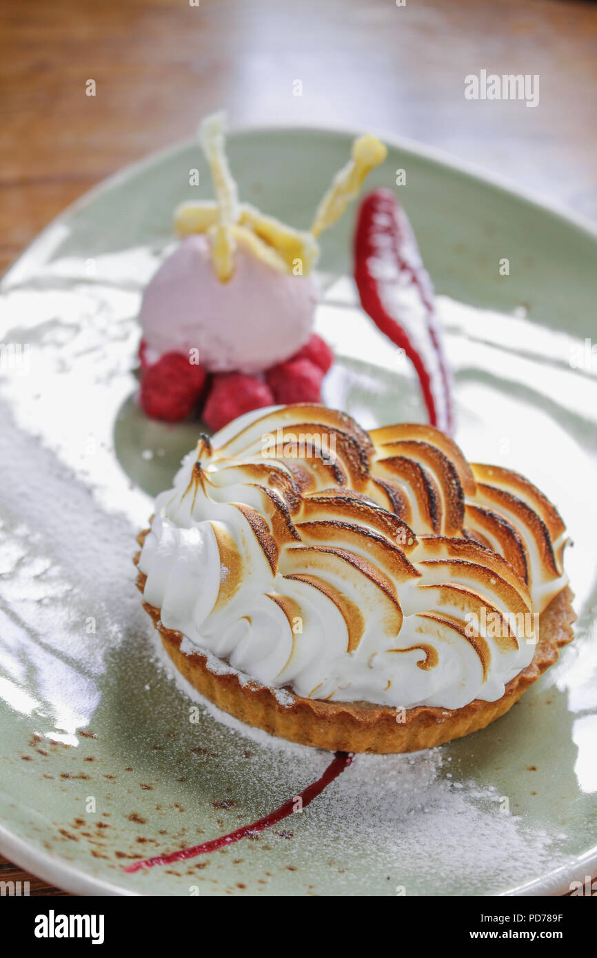raspberry meringue dessert Stock Photo Alamy