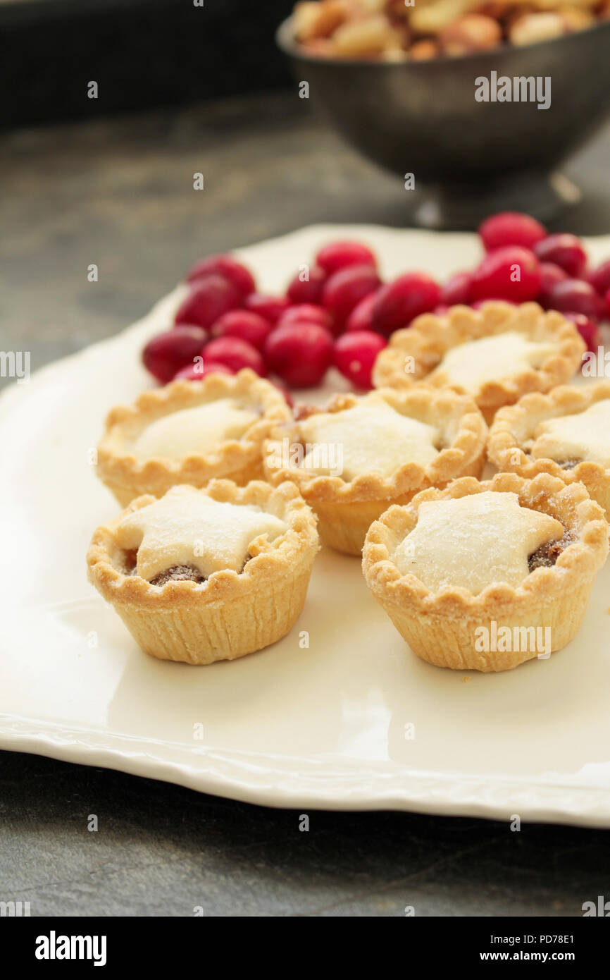 fresh baked mince pies Stock Photo - Alamy