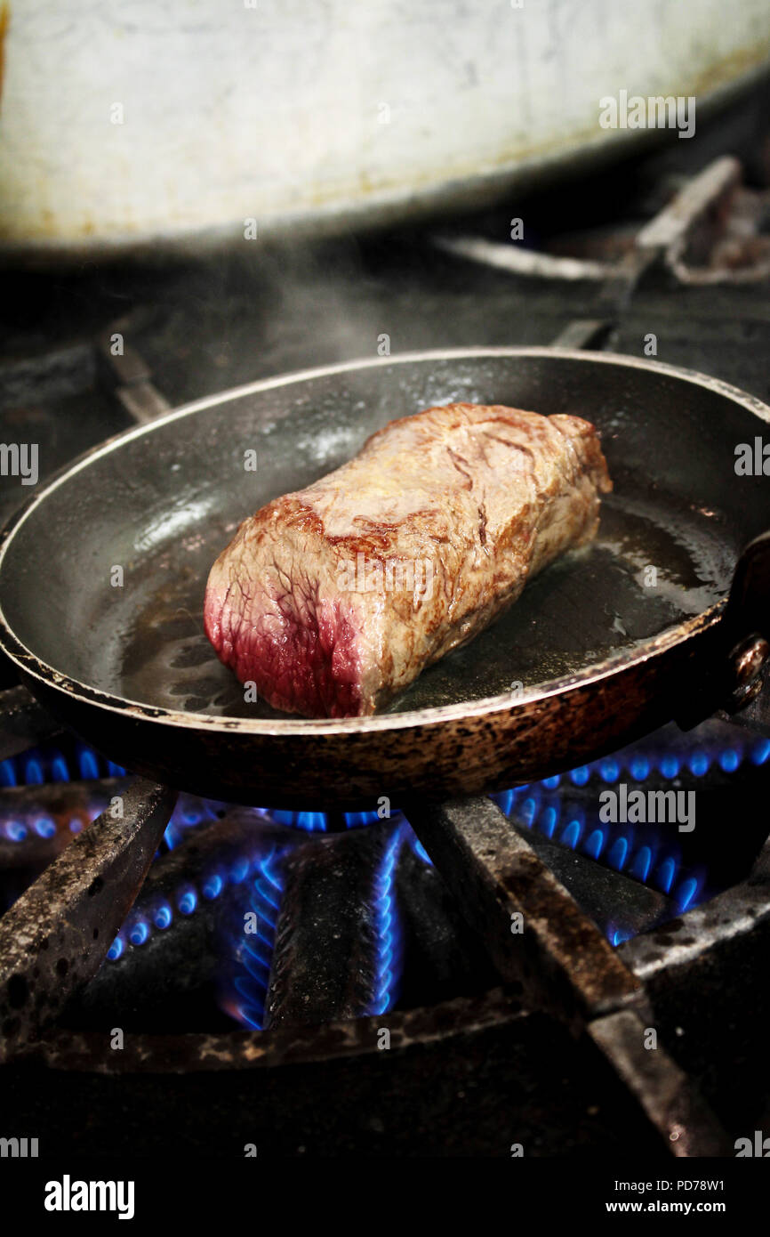 cooking meat on stove Stock Photo Alamy