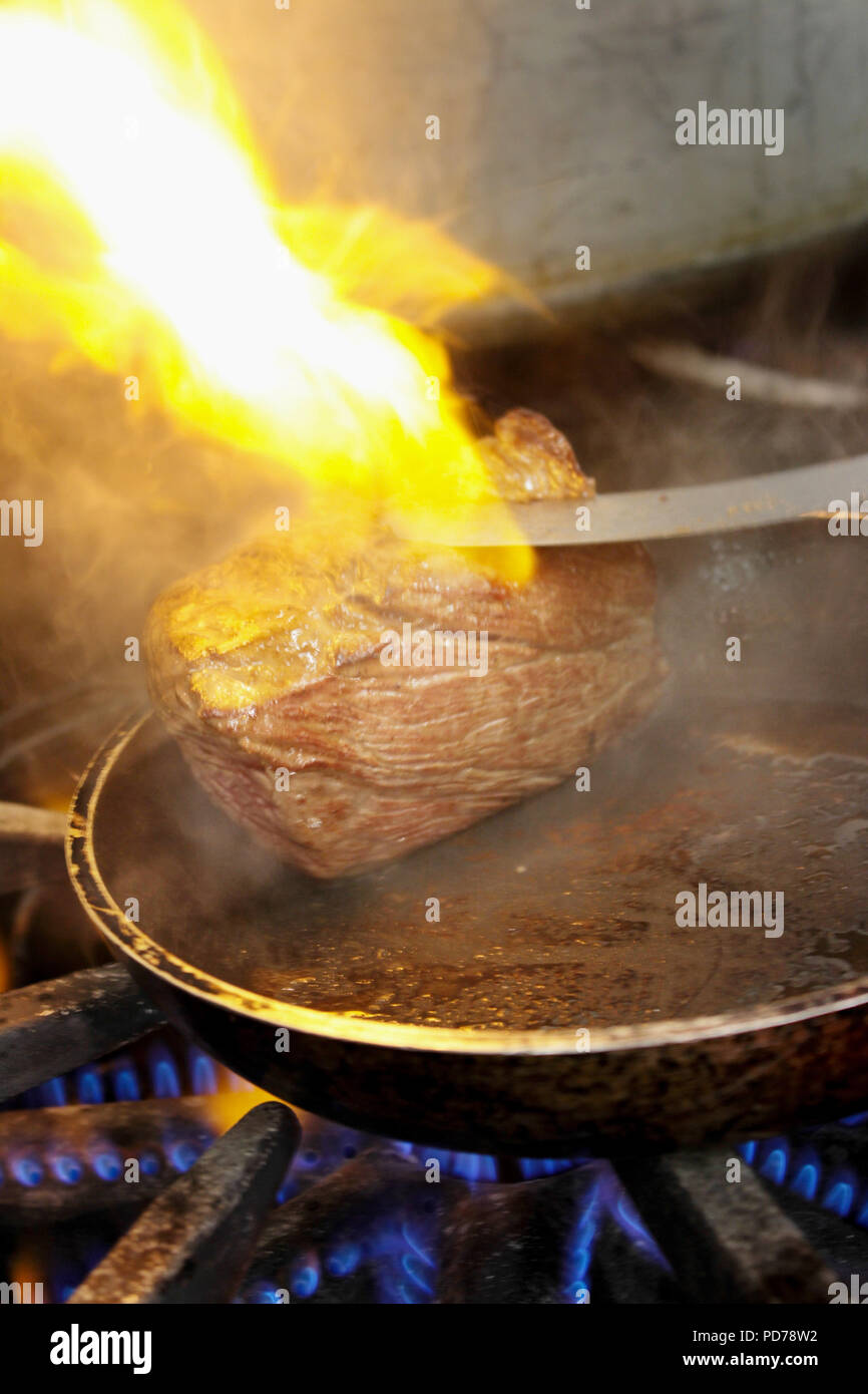 cooking meat on stove Stock Photo Alamy