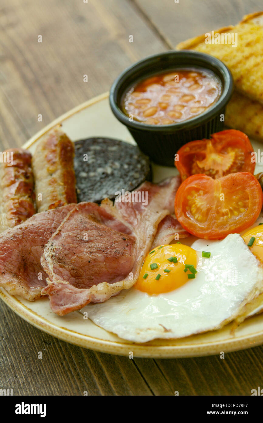 traditional cooked full English breakfast Stock Photo - Alamy