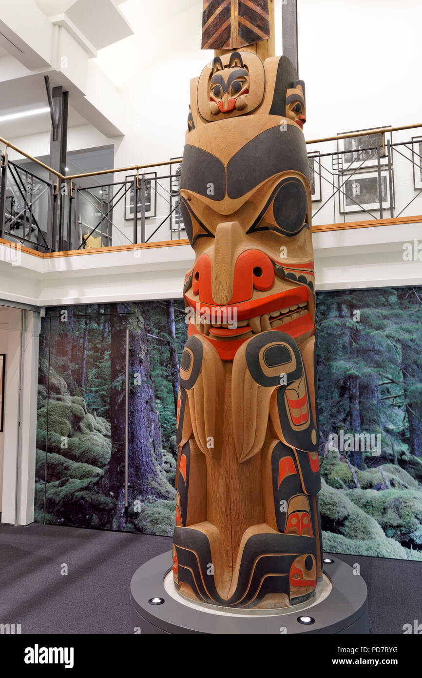 James Hart totem pole in the Gallery of Northwest Coast Art, Vancouver,  British Columbia, Canada Stock Photo - Alamy