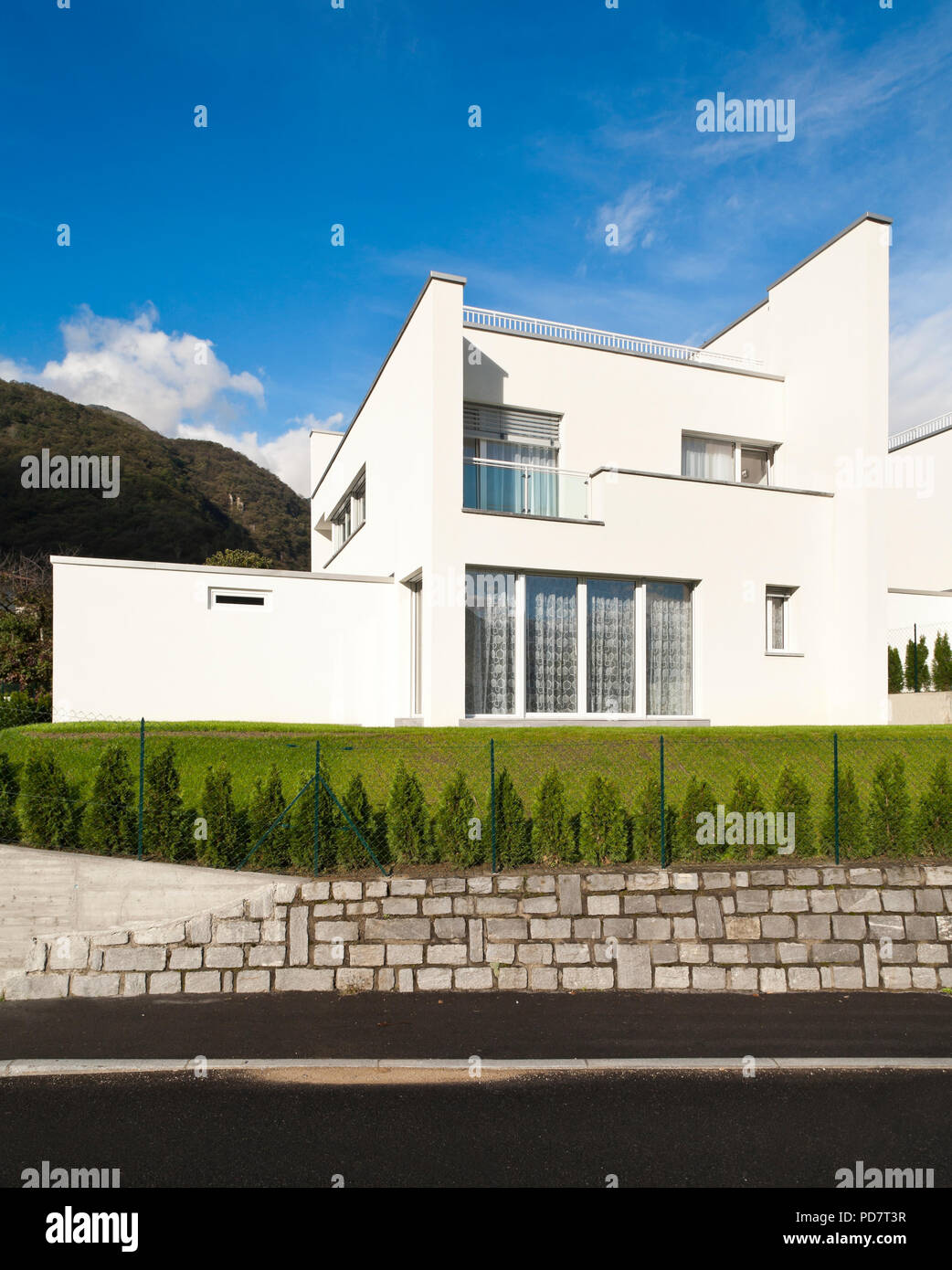 White and blue house or home hi-res stock photography and images - Alamy