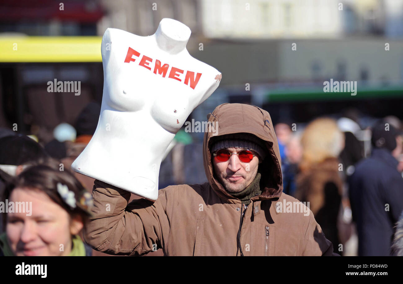 March 10, 2012 - Moscow, Russia: Anti-Putin demonstrators take to the street in Moscow to protest against the election of Vladimir Putin in a presidential vote marred by frauds.  Des milliers de manifestants opposes a Vladimir Poutine se rassemblent pour protester contre la victoire de Vladimir Poutine a l'election presidentielle du 4 mars 2012. *** FRANCE OUT / NO SALES TO FRENCH MEDIA *** Stock Photo
