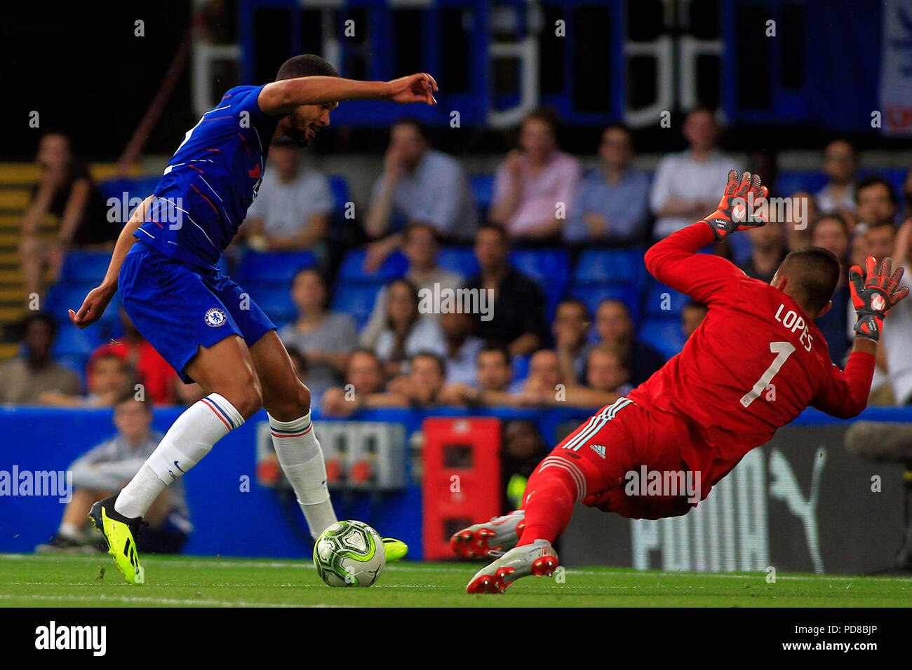 Ruben Loftus-Cheek of Chelsea (L) takes a shot at goal which is saved by Anthony Lopes , goalkeeper of Olympique Lyonnais (R). International Champions cup match, Chelsea v Lyon at Stamford Bridge in London on Tuesday 7th August 2018.  this image may only be used for Editorial purposes. Editorial use only, license required for commercial use. No use in betting, games or a single club/league/player publications. pic by Steffan Bowen/ Andrew Orchard sports photography/Alamy Live news Stock Photo