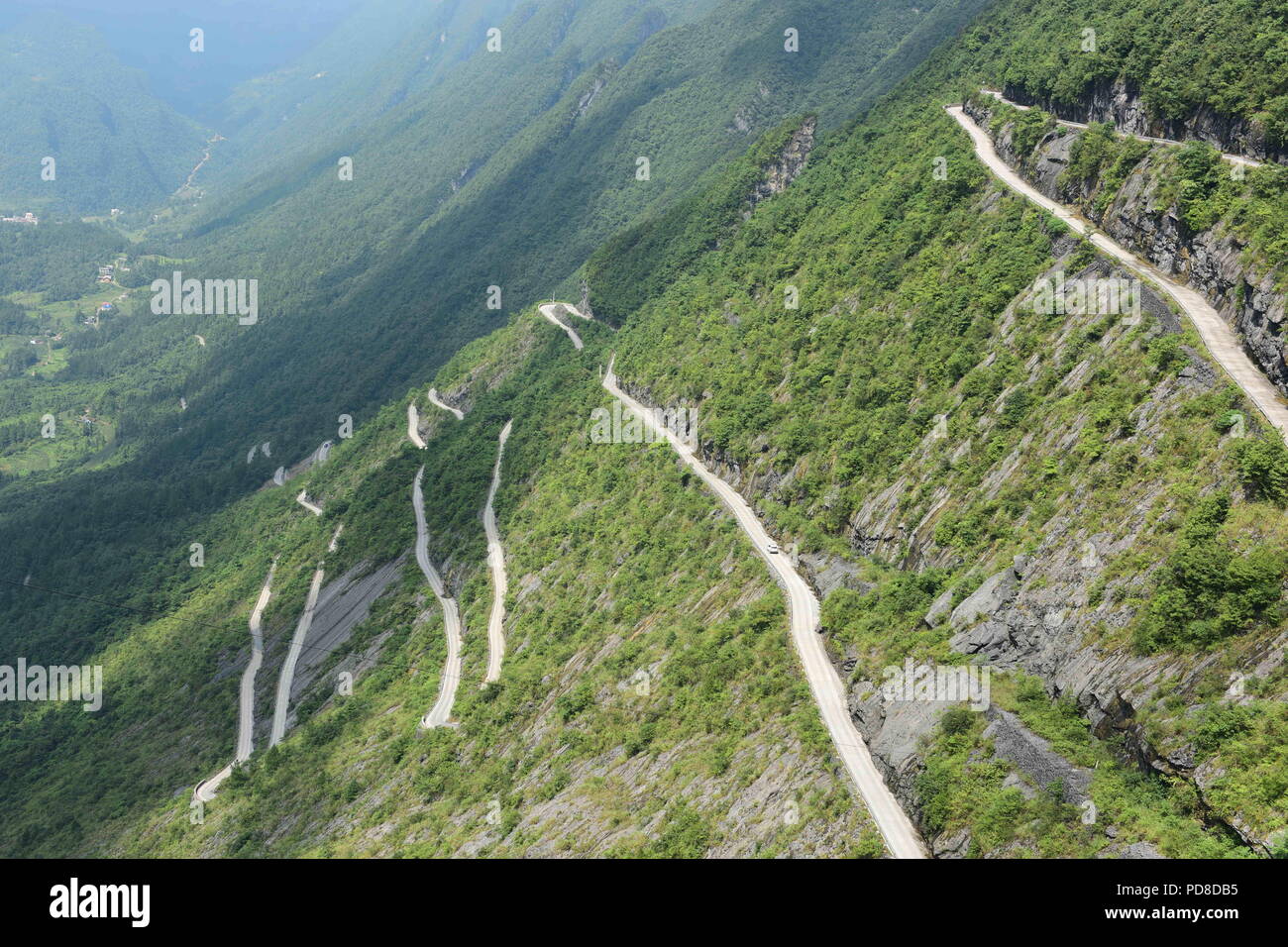 Enshi, Enshi, China. 8th Aug, 2018. Enshi, CHINA-The winding road on cliff in Enshi, central China's Hubei Province. Credit: SIPA Asia/ZUMA Wire/Alamy Live News Stock Photo