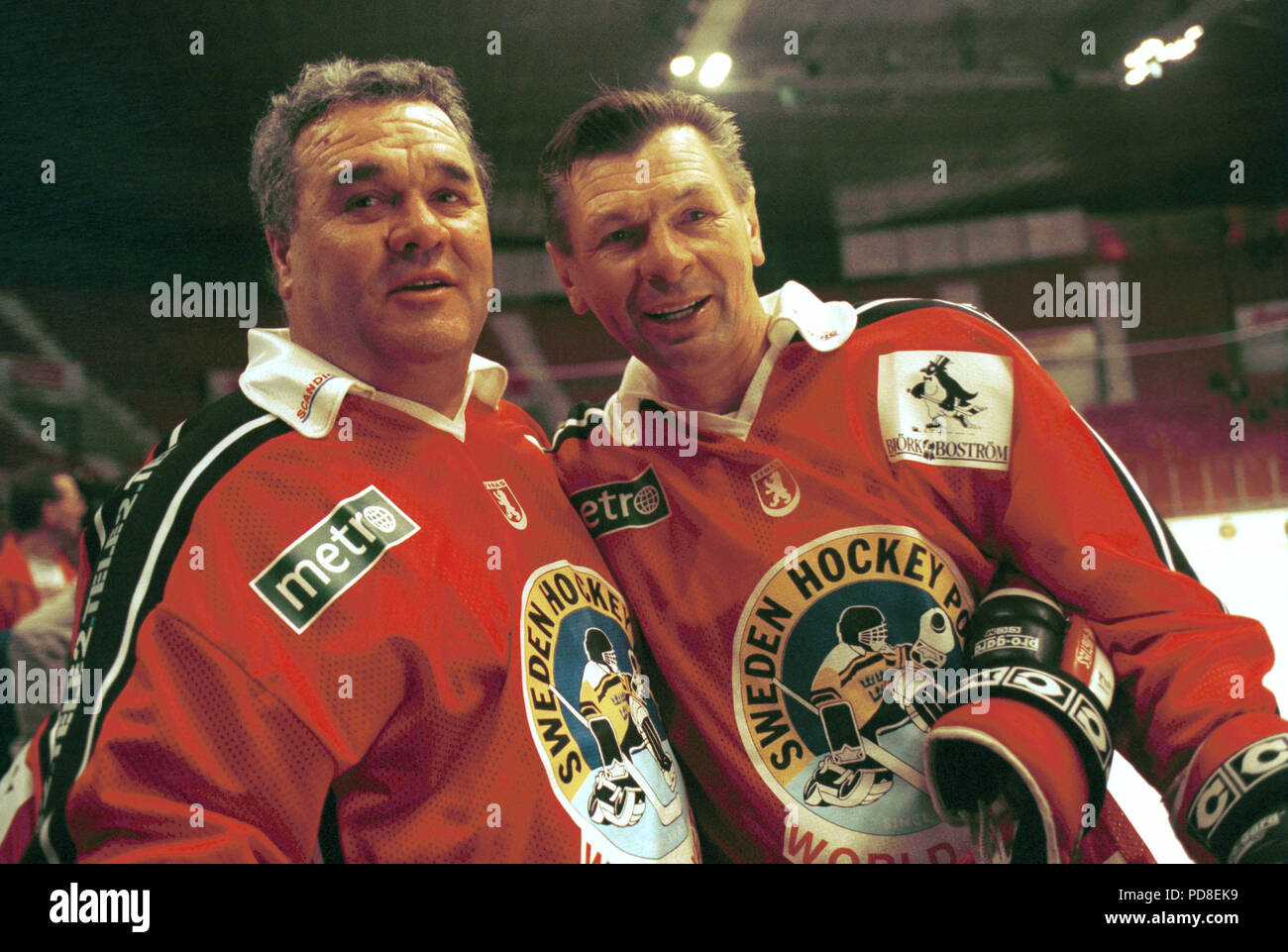 FILE PHOTO*** Legendary ice hockey veterans Slovak Vladimir Dzurilla (left)  and Slovak-born Canadian Stan Mikita (right) are seen in Stockholm, Sweden,  on May 11, 1995. (CTK Photo/Michal Dolezal Stock Photo - Alamy