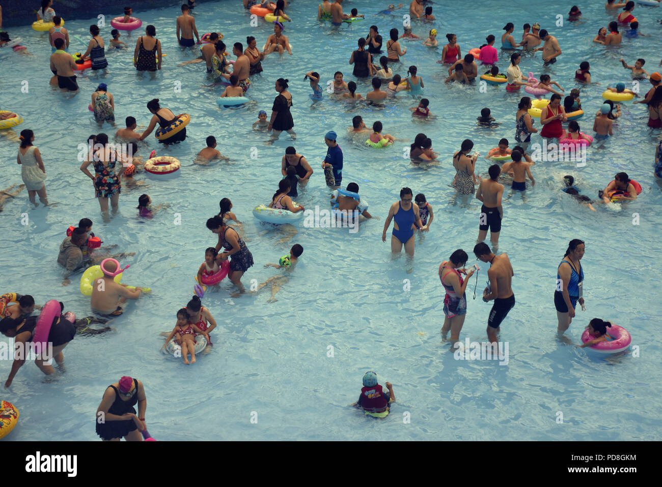 Beijing, Beijing, China. 8th Aug, 2018. Beijing, CHINA-People enjoy the ...
