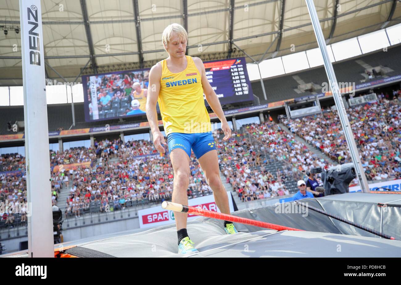 Broken pole vault hi-res stock photography and images - Alamy