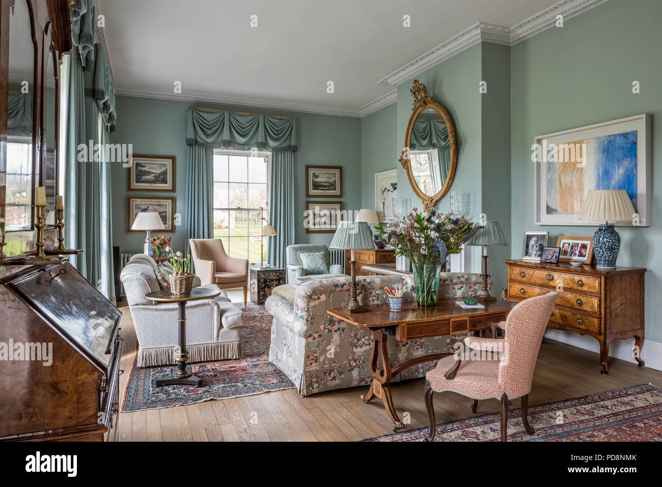 Interior sofa with sideboard and flower hi-res stock photography and