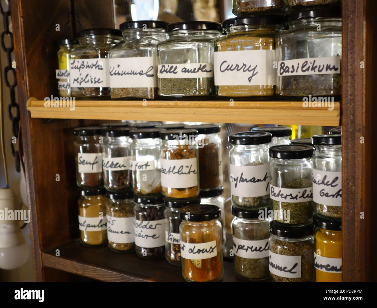 https://c8.alamy.com/comp/PD8RPM/neatly-labeled-spice-jars-and-herbs-on-a-shelf-in-a-french-farmhouse-kitchen-PD8RPM.jpg