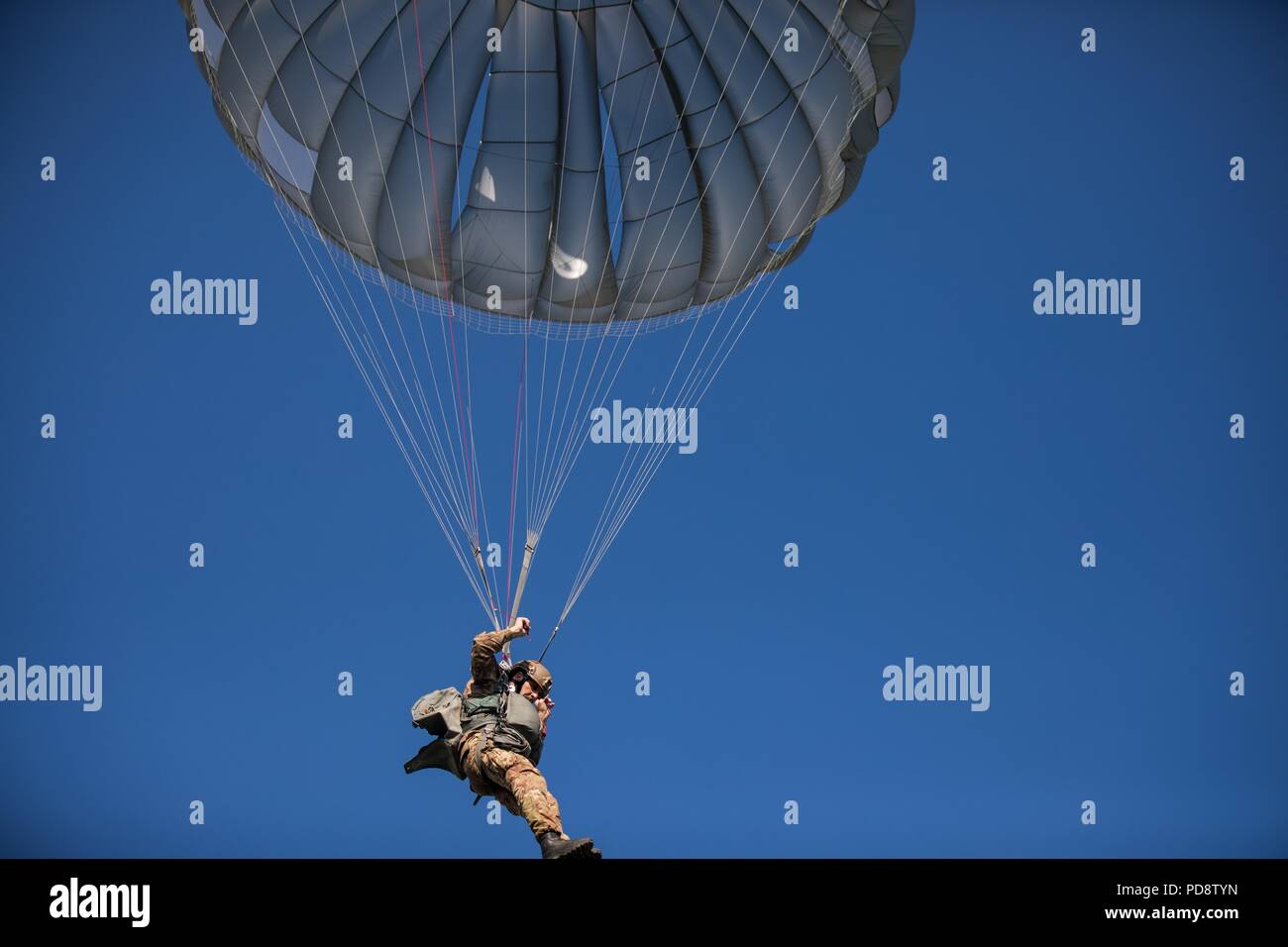 An Italian paratrooper descends onto Castle Drop Zone during Leapfest at the University of Rhode Island, West Kingston, R.I. Aug. 5, 2018, August 5, 2018. Leapfest is the largest, longest standing, international static line parachute training event and competition hosted by the 56th Troop Command, Rhode Island Army National Guard to promote high level technical and esprit de corps within the International Airborne community. (U.S. Army photo by Sgt. Josephine Carlson). () Stock Photo