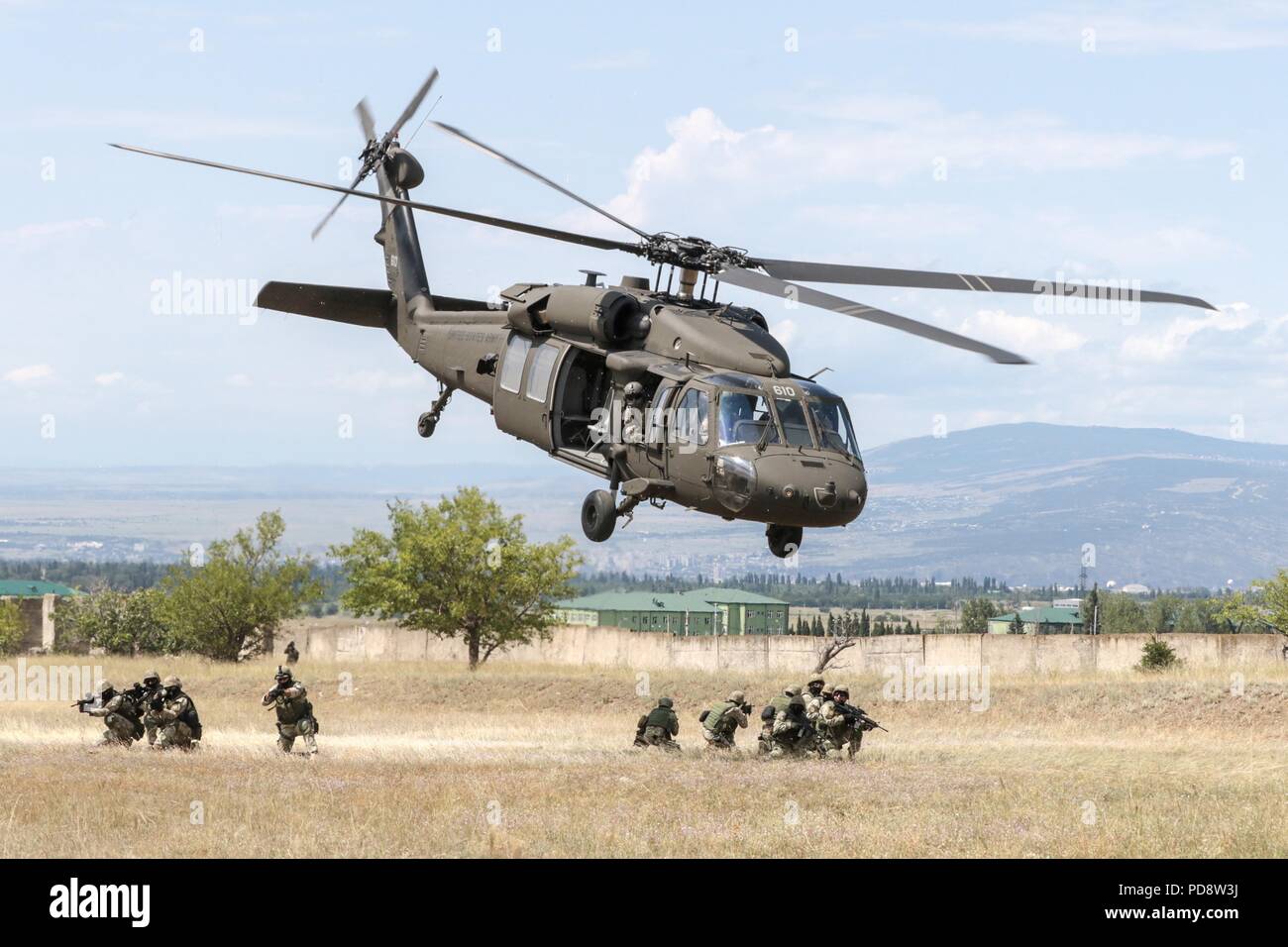 A Georgia Army National Guard UH-60 Black Hawk from the Marietta based, 1st Battalion, 171st Aviation Regiment, lifts off rapidly after inserting Georgian special forces during an urban operations exercise at the Vaziani Training Area on Aug 5, 2018 during Noble Partner 18, August 5, 2018. The exercise highlights the 24 years the two militaries have worked together under the U.S. National Guard's State Partnership Program. U.S Army photo by Staff Sgt. R. J. Lannom Jr. () Stock Photo