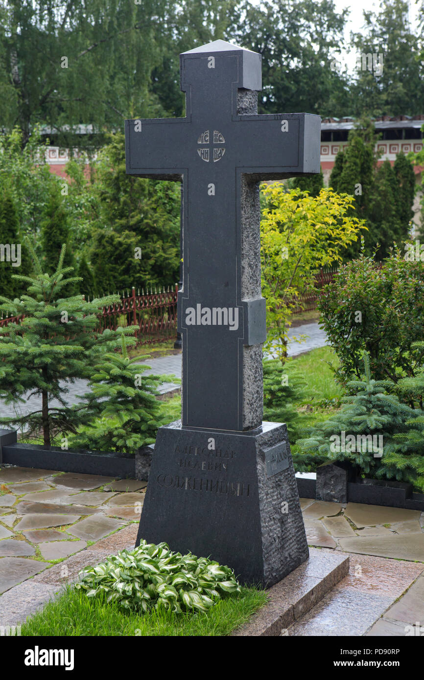 Grave of Russian novelist Aleksandr Solzhenitsyn at the cemetery of the Donskoy Monastery in Moscow, Russia. Stock Photo