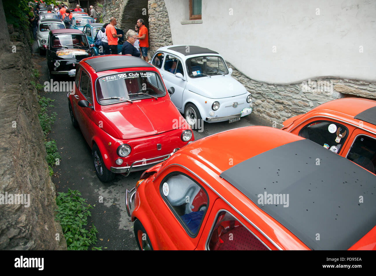 old fiat 500 cars in narrow italian street Stock Photo - Alamy