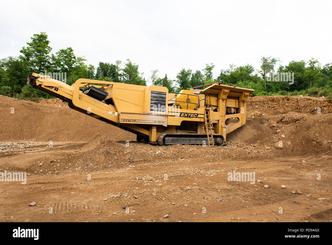 Rock crusher hires stock photography and images Alamy