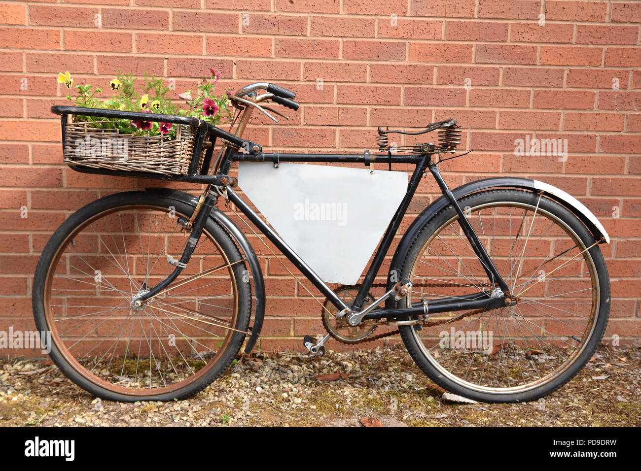 Old Bicycle Flower Basket Stock Photos &amp; Old Bicycle 