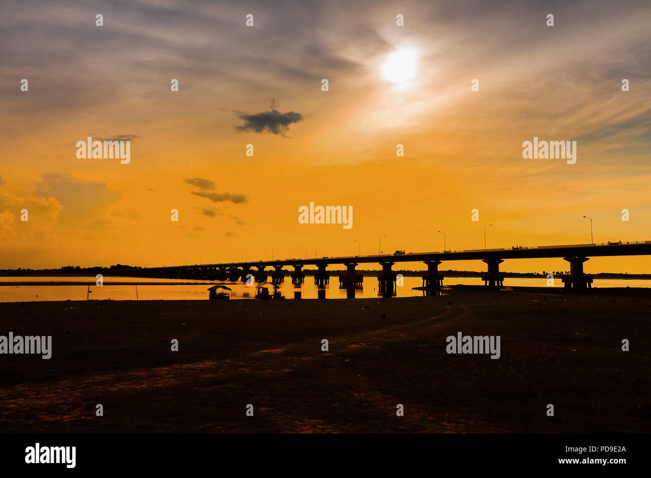 bridge sunset silhouette Stock Photo - Alamy