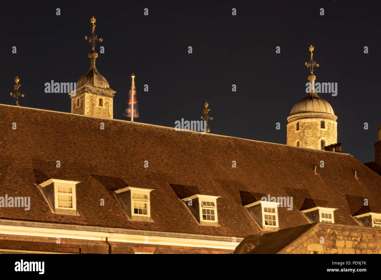 Rooftops in london hi-res stock photography and images - Alamy