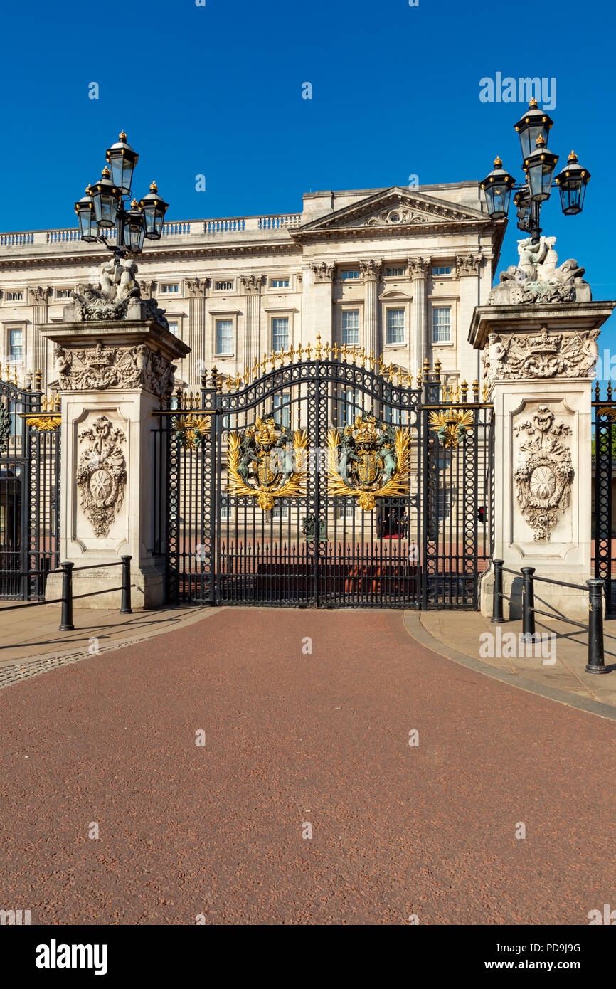 London England August 05, 2018 Royal crest on the gate of Buckingham Palace, the London residence of Her Majesty Queen Elizabeth 2nd Stock Photo