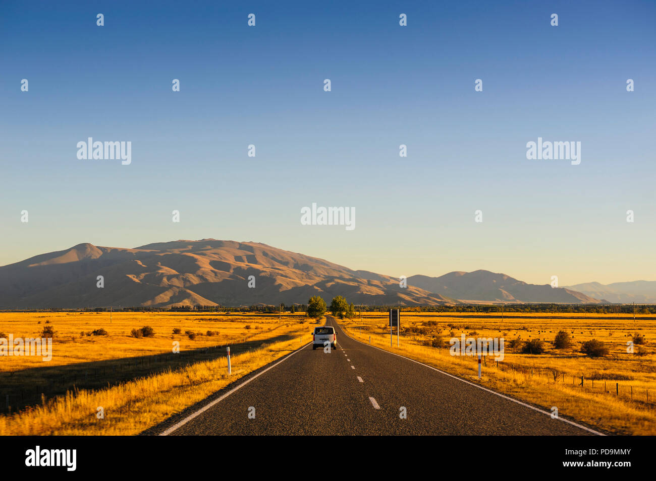 highway-on-the-way-to-twizel-south-island-new-zealand-stock-photo-alamy