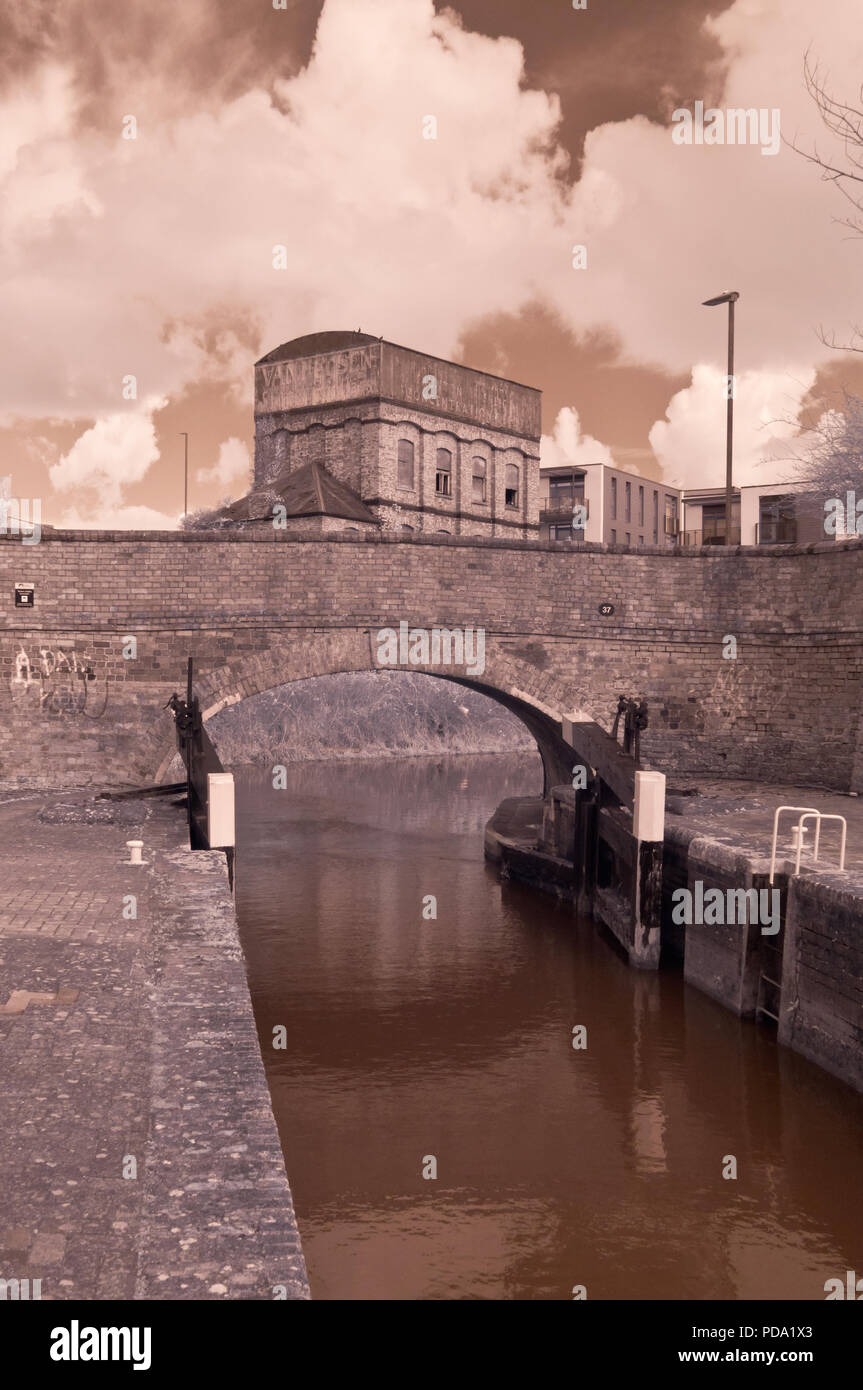 infrared picture of Firepool Lock on the Taunton and Bridgwater Canal