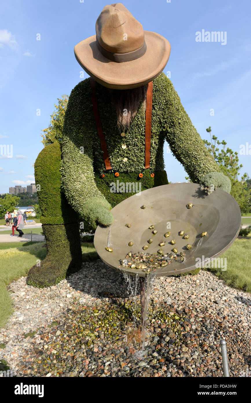Quebec Garden Sculptures Stock Photo Alamy