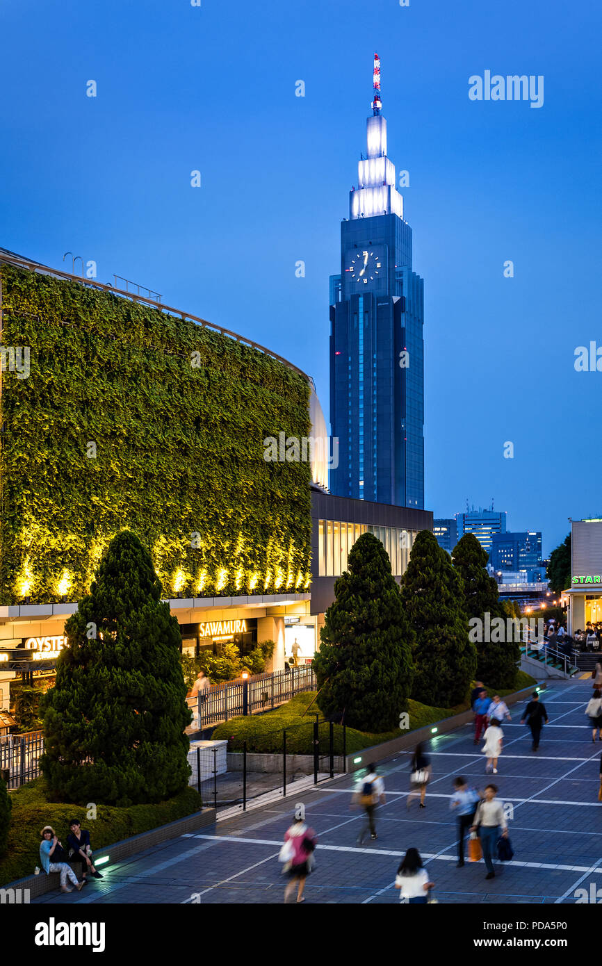 Japan, Honshu island, Kanto, Tokyo, the Shinjuku district and Dokomo tower. Stock Photo