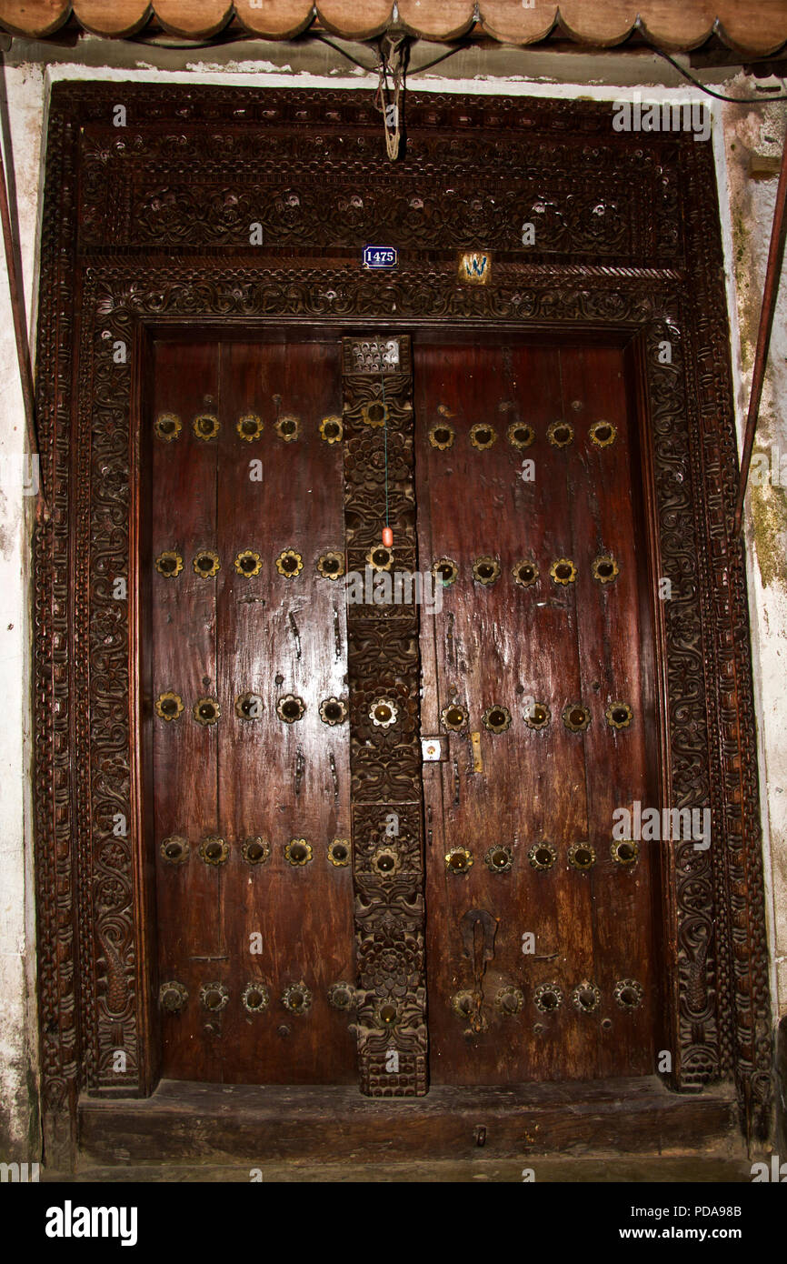 Zanzibar wood carving hires stock photography and images Alamy