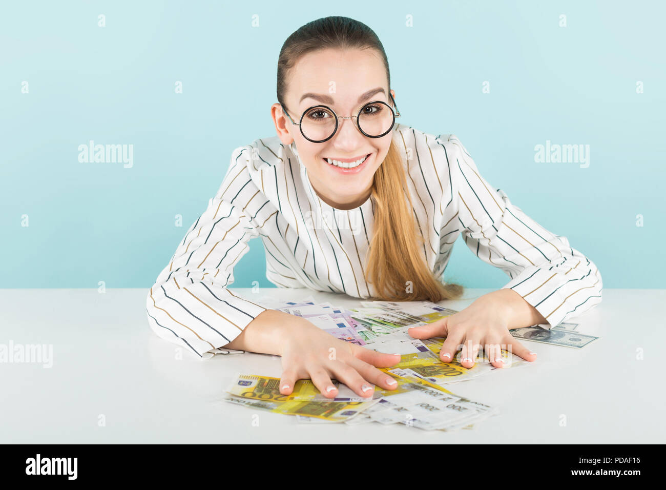 Woman win check hi-res stock photography and images - Alamy