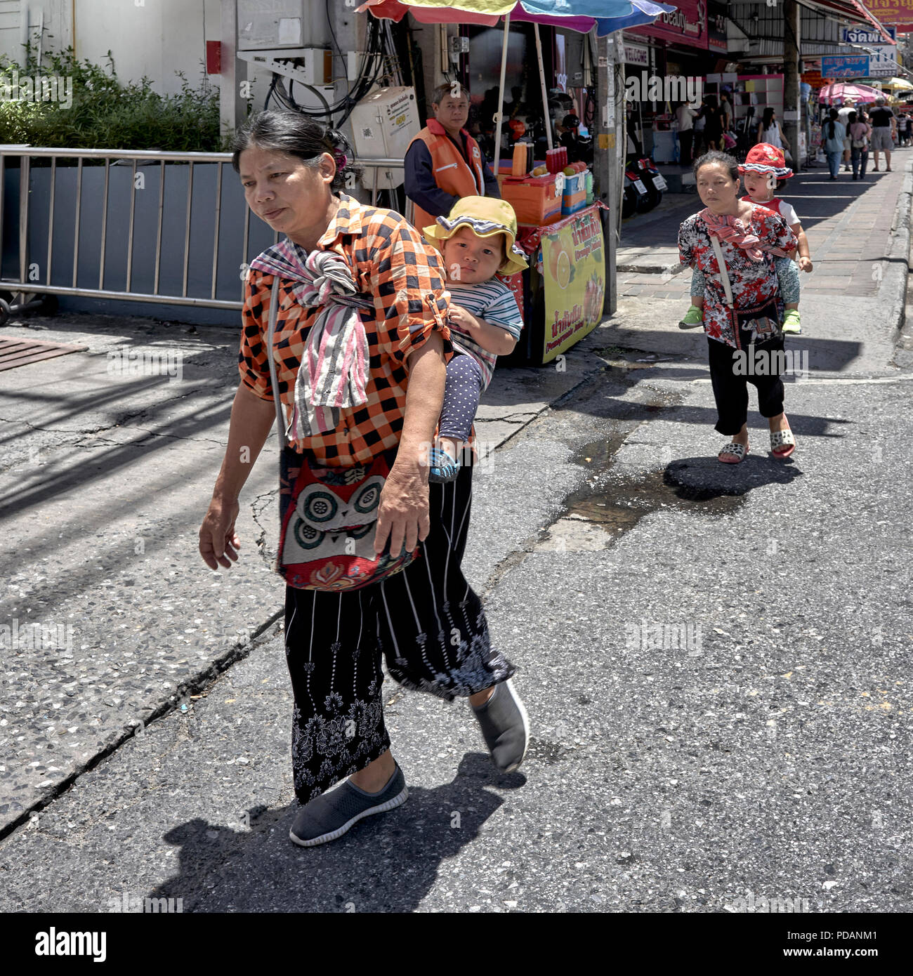 Thailand child street scene hi-res stock photography and images - Alamy