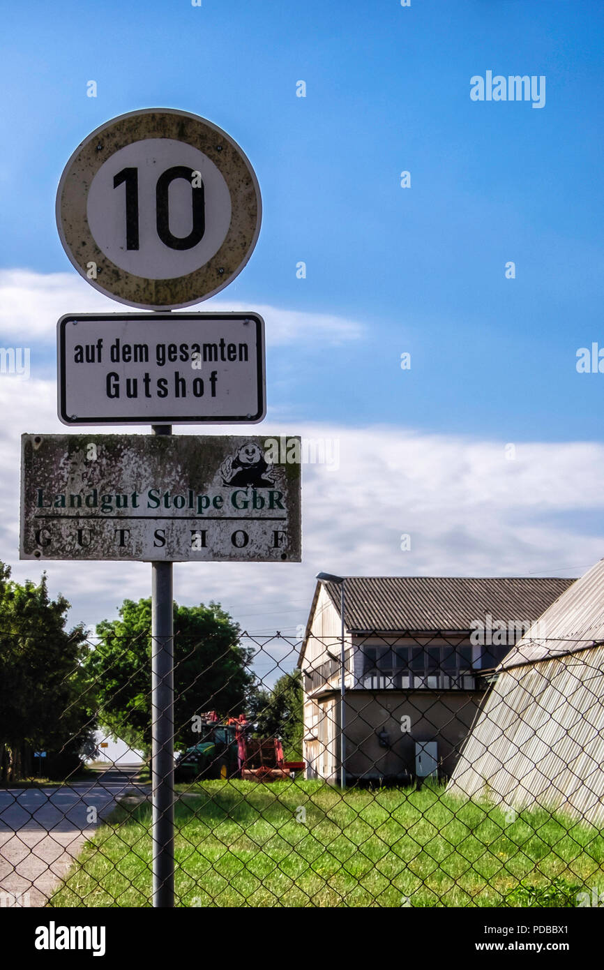 10 kilometre speed limit sign hi-res stock photography and images - Alamy