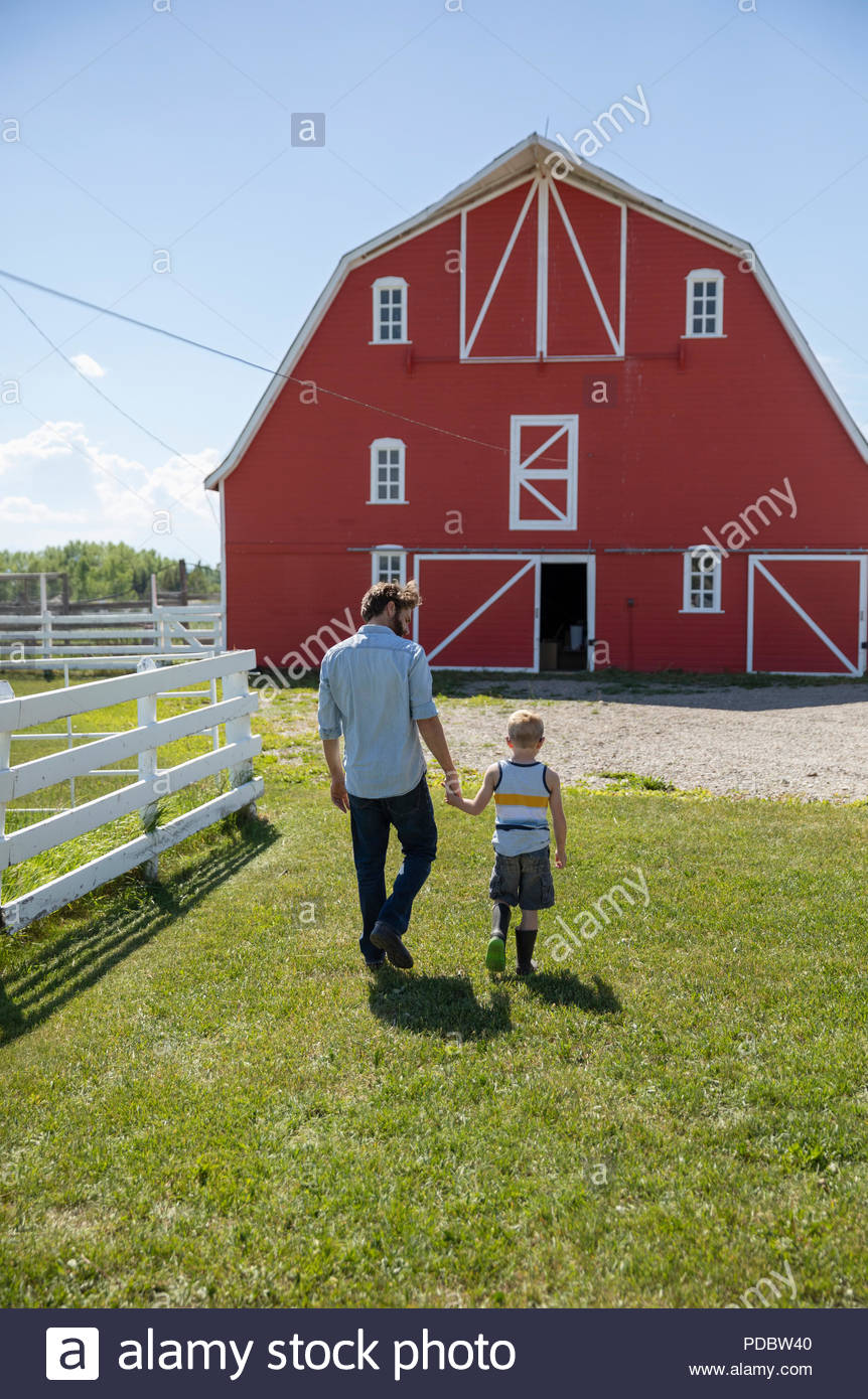 Father son holding hands hi-res stock photography and images - Alamy