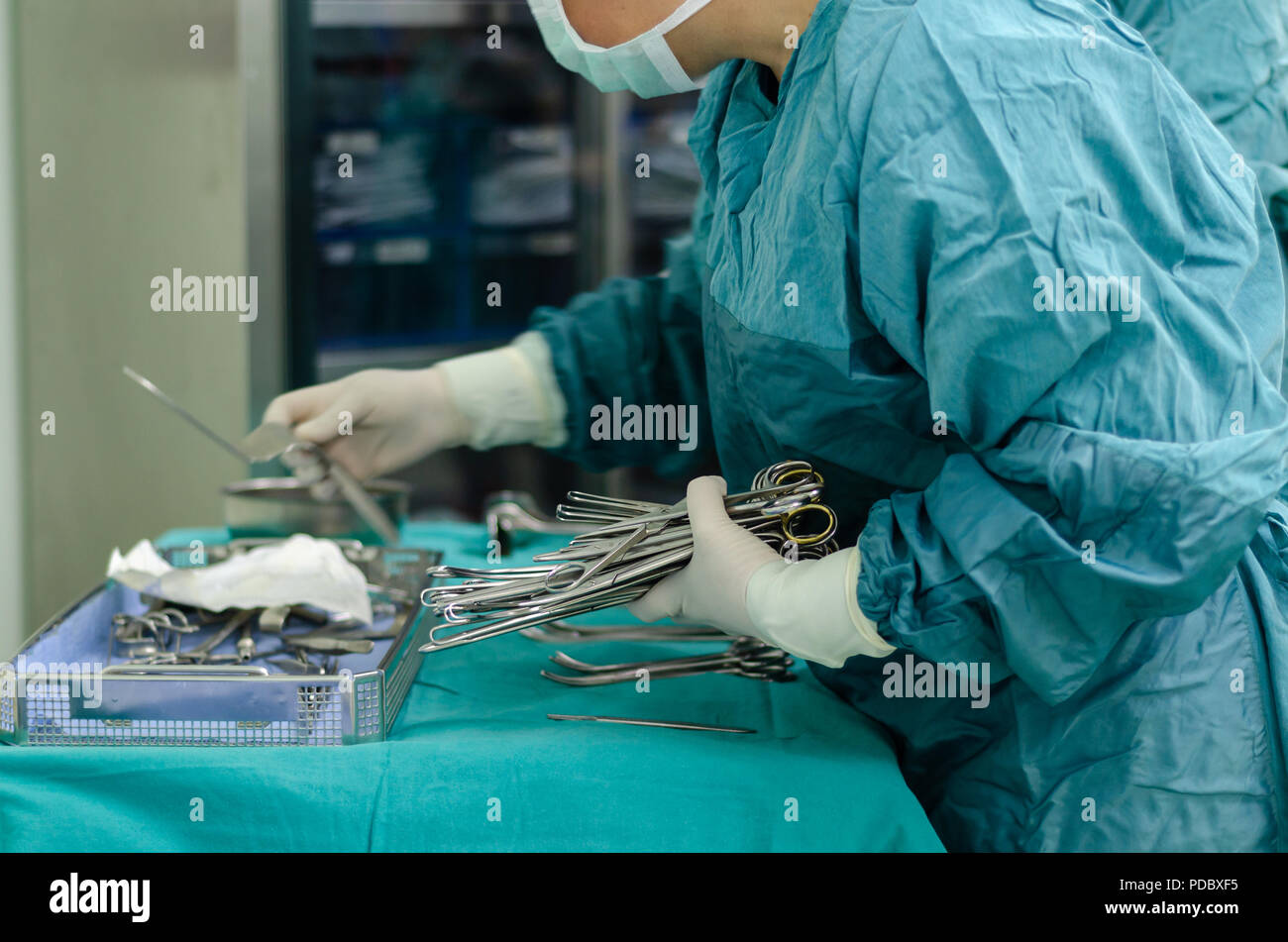 Scrub nurse hires stock photography and images Alamy