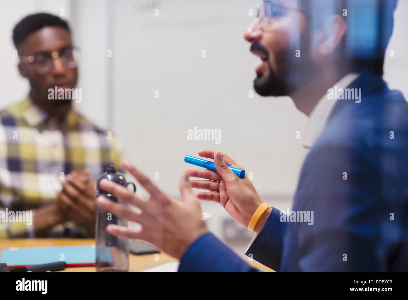 Explaining meeting hi-res stock photography and images - Alamy