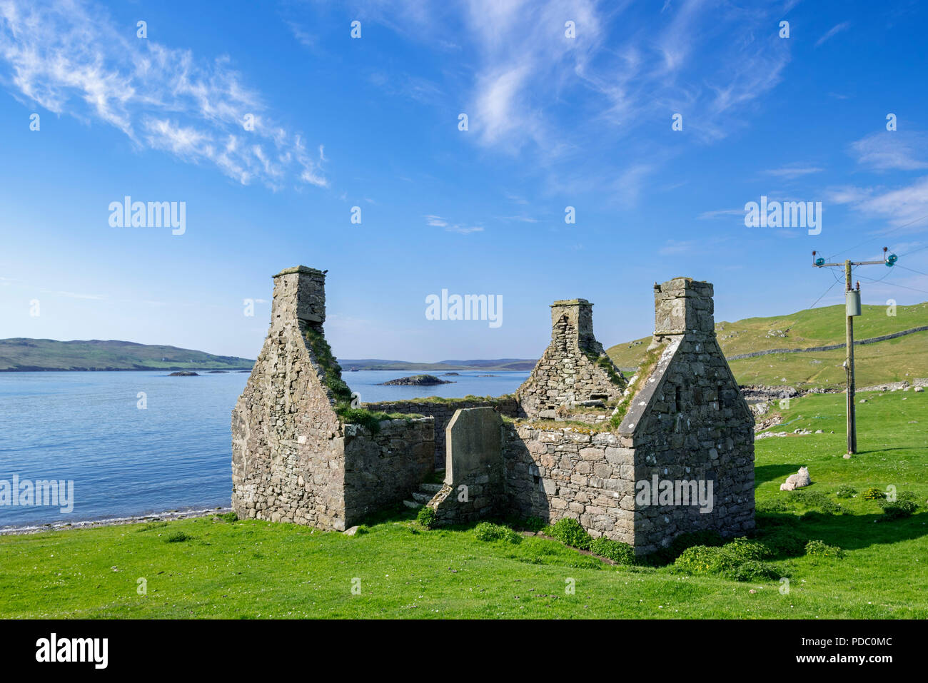 Ruin of old fishing booth at East Lunna Voe, Lunna Ness, Mainland, Shetland Islands, Scotland, UK Stock Photo