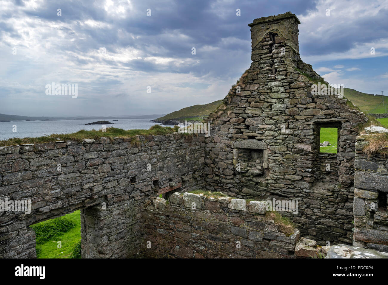 Ruin of old fishing booth at East Lunna Voe, Lunna Ness, Mainland, Shetland Islands, Scotland, UK Stock Photo