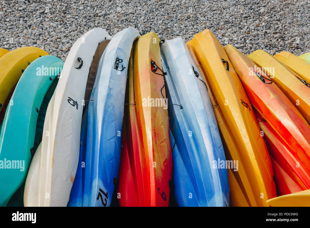 Boats on beach etretat normandy hi-res stock photography and images - Alamy