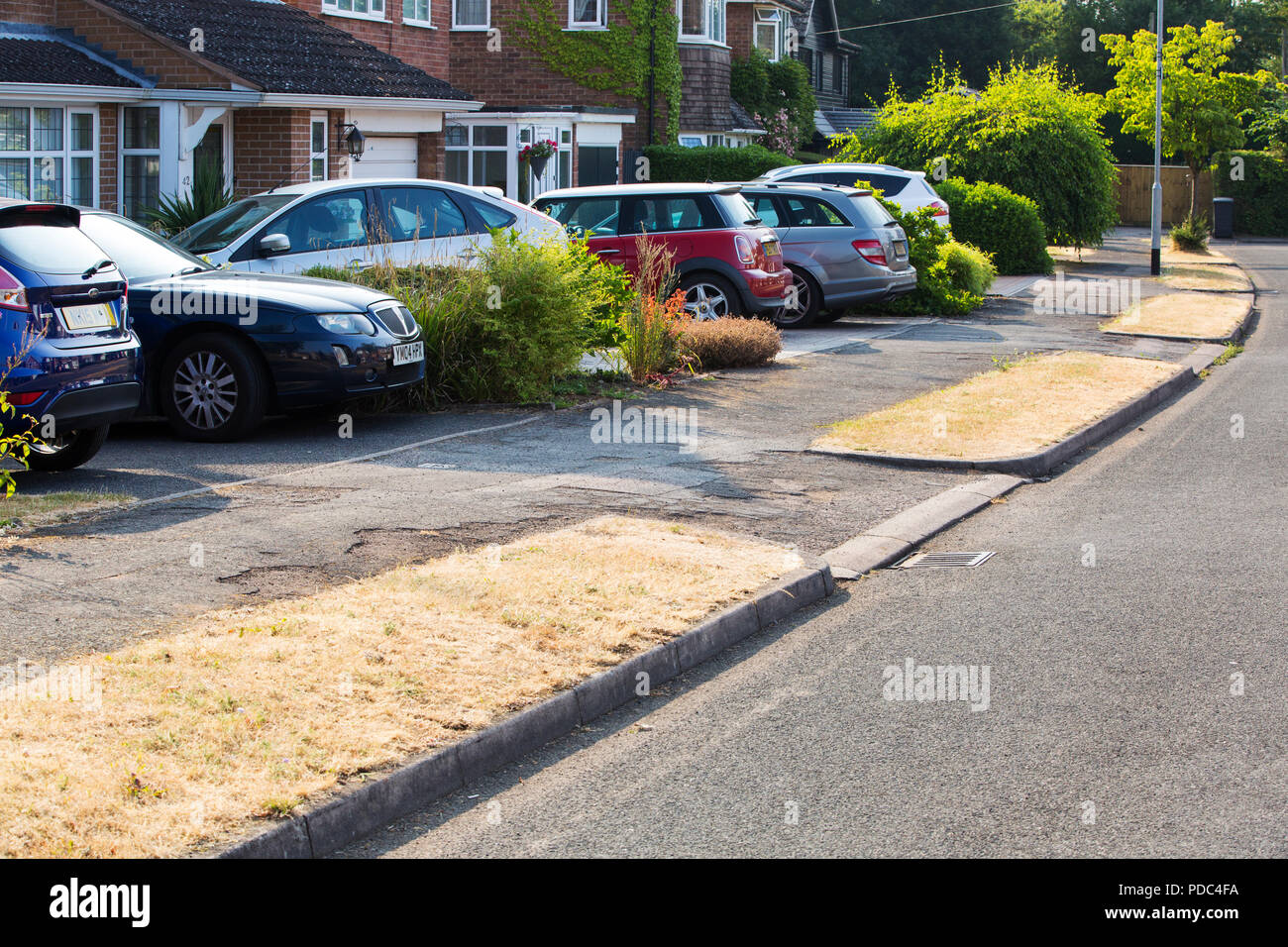 Roadside verges and gardens hi-res stock photography and images - Alamy