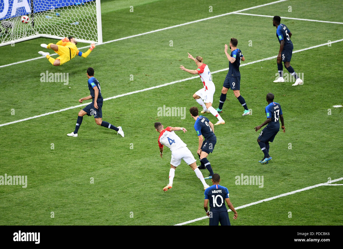 Luzhniki Stadium, Moscow, Russia. 15th July, 2018. FIFA World Cup Football  Final, France versus Croatia; Philipp Lahm (World Champion 2014 Germany)  presents the World Cup trophy Credit: Action Plus Sports/Alamy Live News