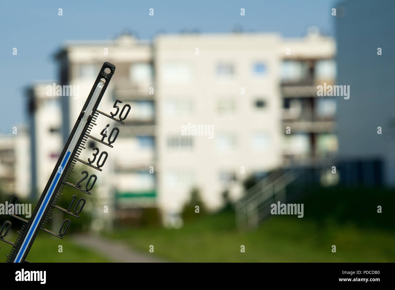 93 degrees fahrenheit hi-res stock photography and images - Alamy