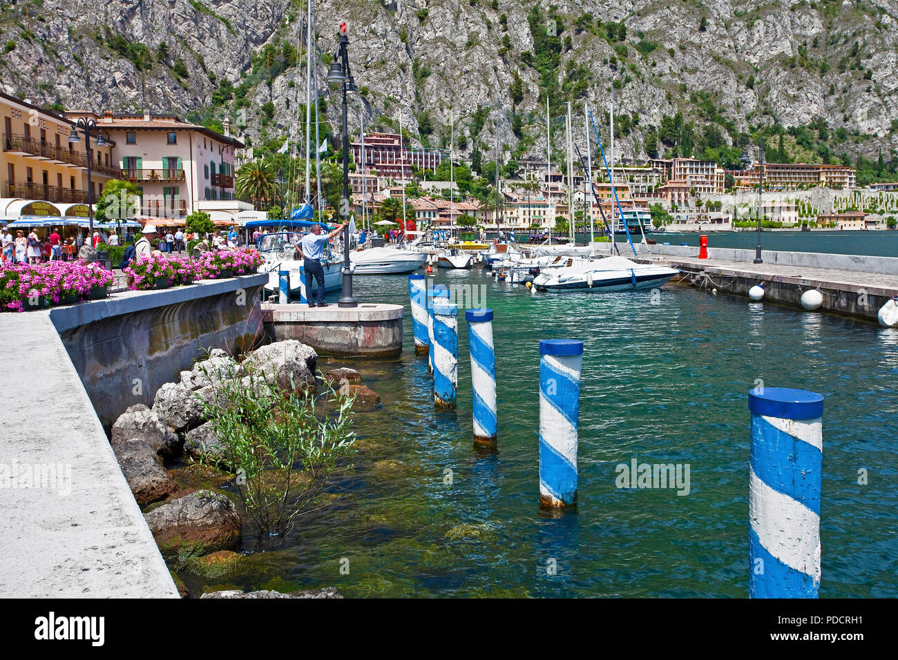 Lakeside promenade limone sul garda hi-res stock photography and images ...