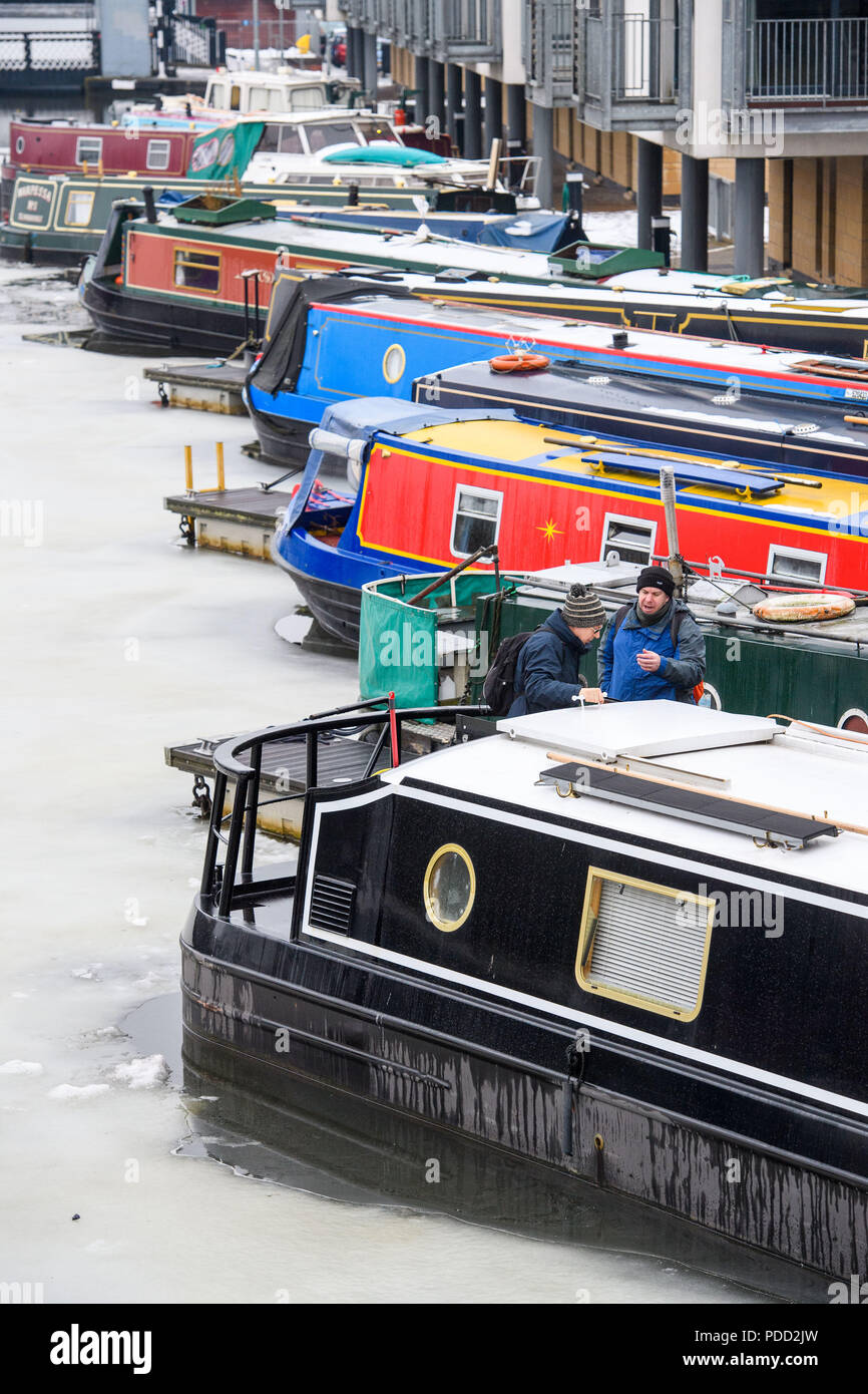 Sections of the union canal remain frozen Stock Photo