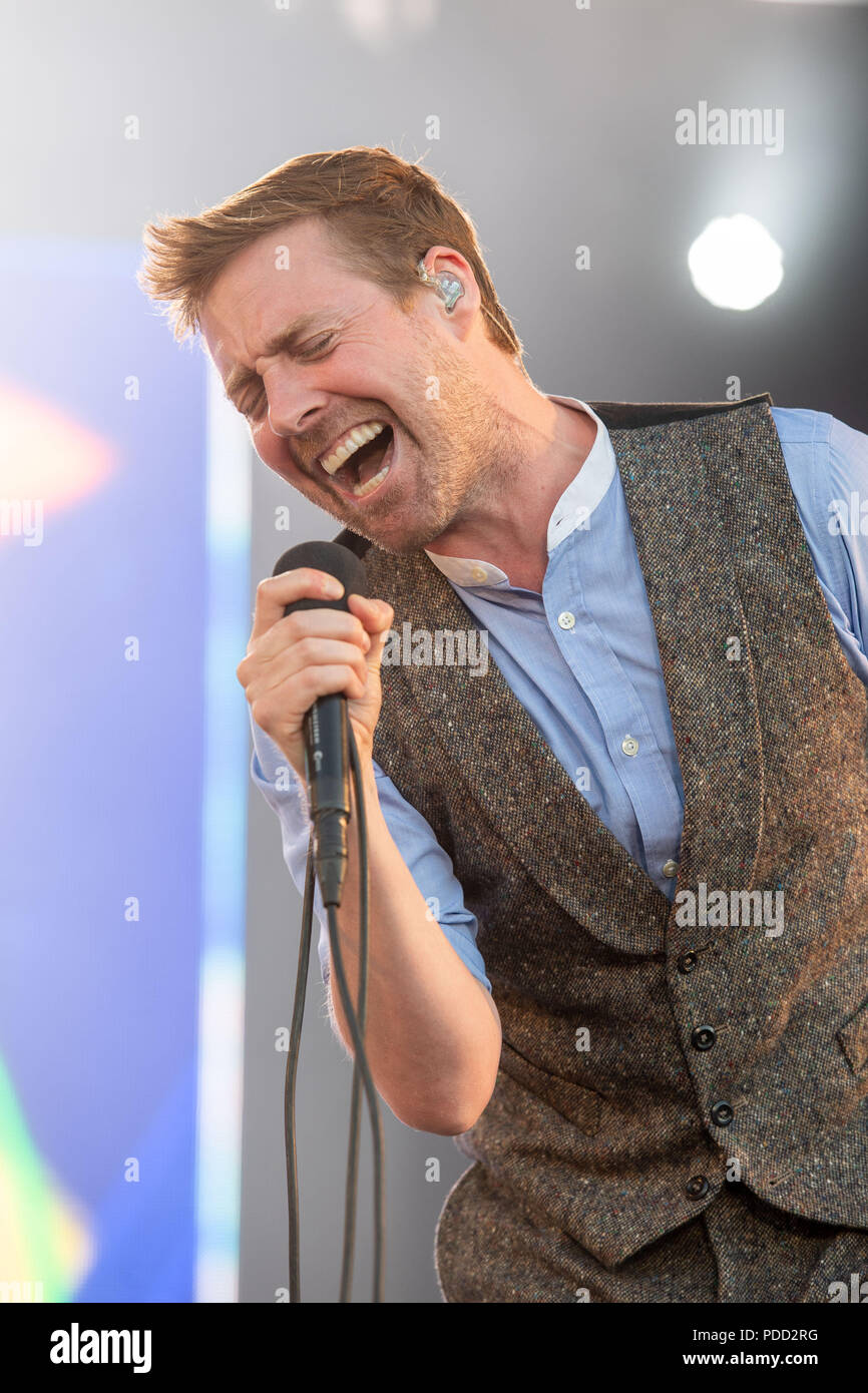 Sunday Sessions Scotland, Dalkeith country park   Pictured Kaiser chiefs Lead sing Stock Photo