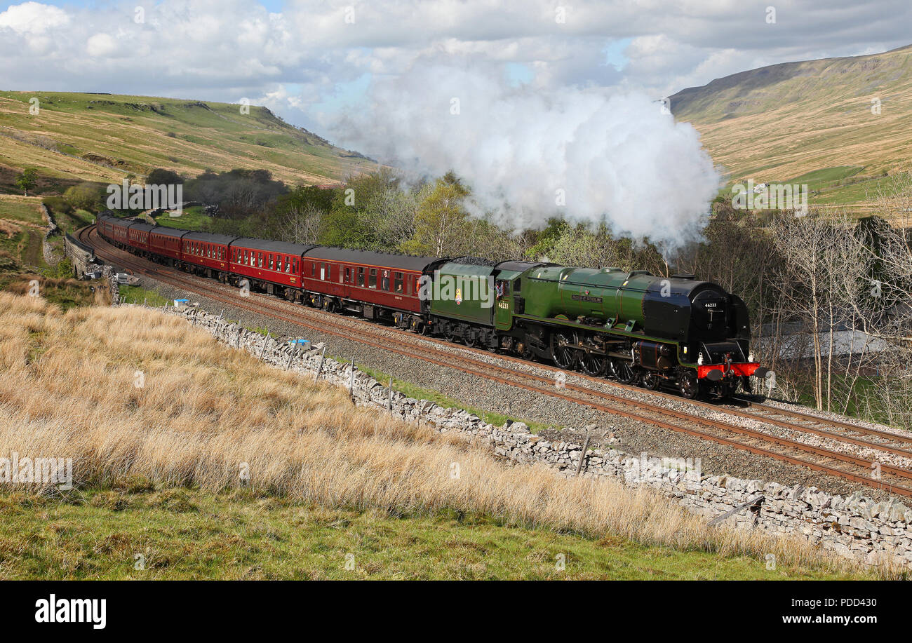 46233 Duchess of Sutherland passes Ais Gill  on 22.5.13 Stock Photo