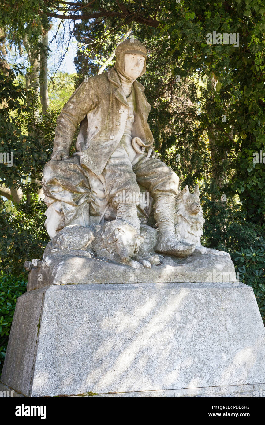 Statue to explorer Francesco Querini, Giardini Pubblici, Castello, Venice, Veneto, Italy.  Querini was part of an expedition to the Arctic  in 1899-19 Stock Photo