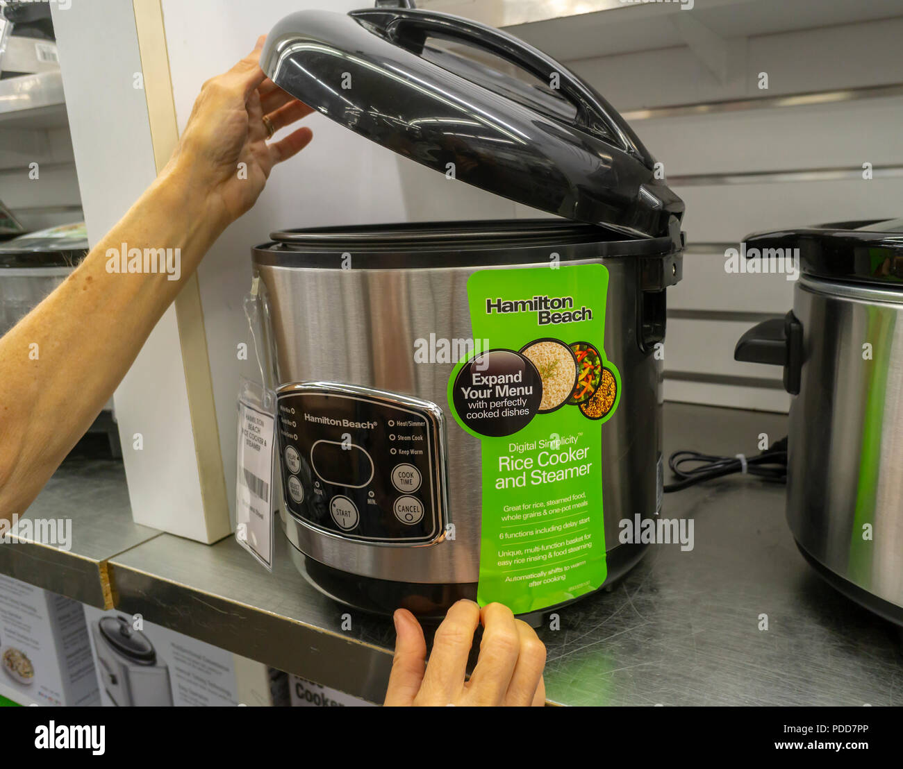 A shopper chooses a Hamilton Beach brand rice cooker in a home goods store in New York on Wednesday, August 1, 2018. Hamilton Beach is scheduled to report quarterly earnings on August 2 prior to the bell.  (© Richard B. Levine) Stock Photo