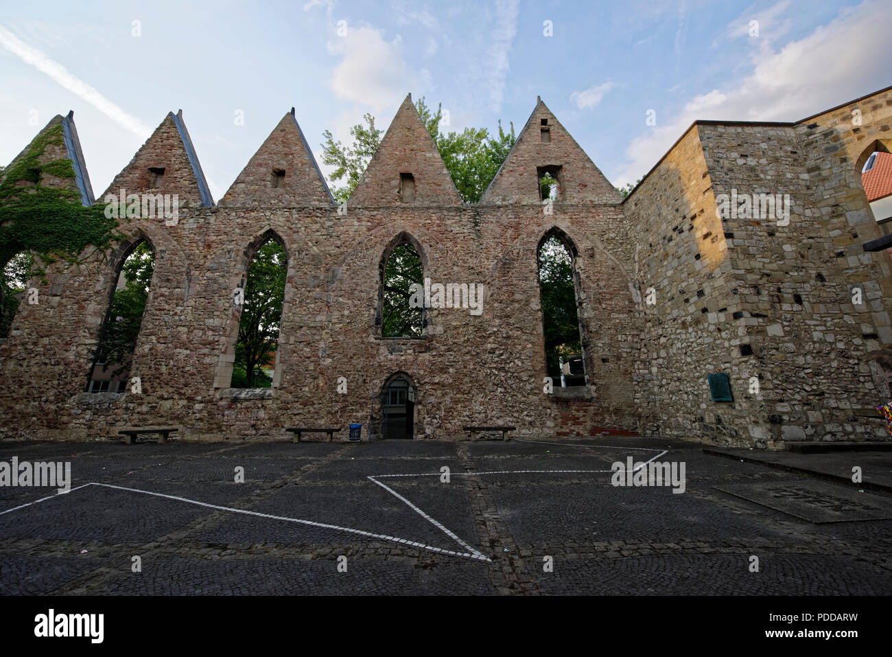 Gedenktag des Atombombenabwurfs auf Hiroshima in Ruine der Aegidienkirche  Hannover Stock Photo - Alamy, image size:1300x957