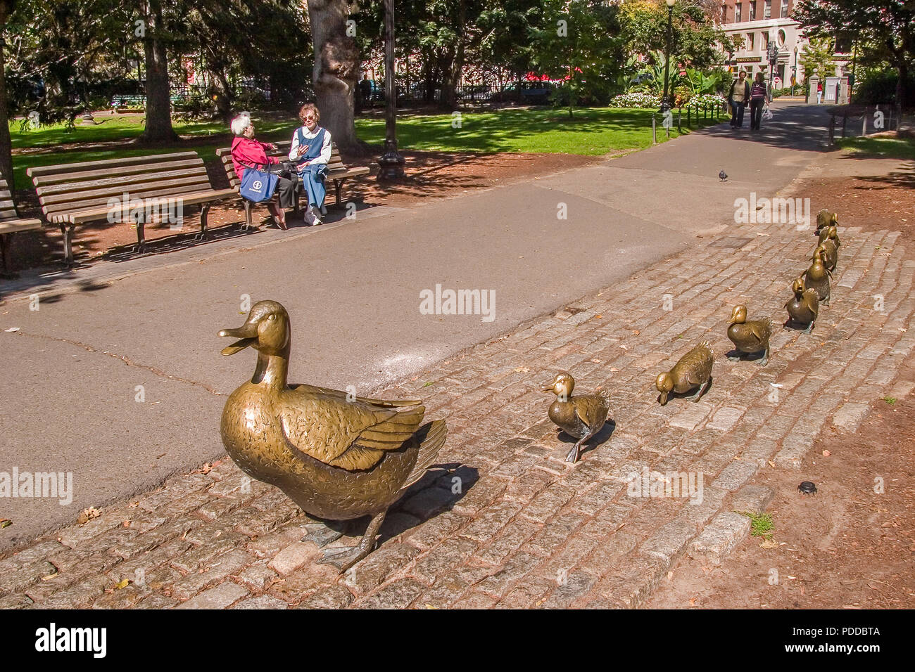 Make way for duckling statues hires stock photography and images Alamy